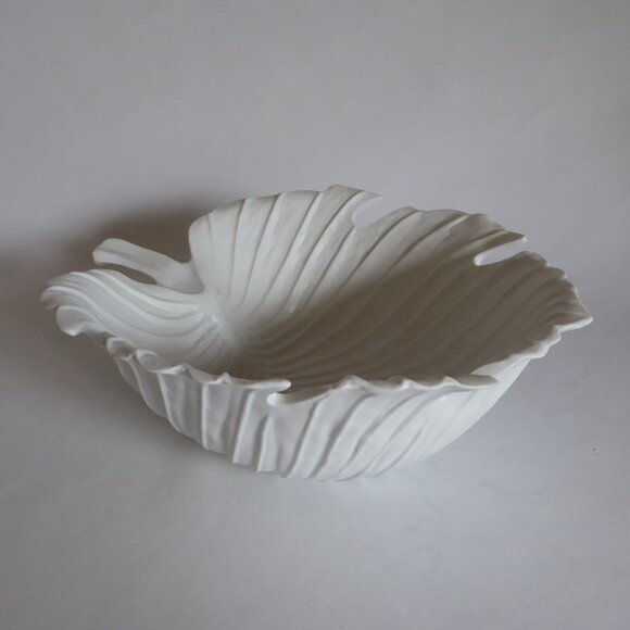 NEW LARGE 12” WHITE PORCELAIN DECORATIVE LEAF SHAPED BOWL SCULPTURE WITH STEM - Picture 1 of 12